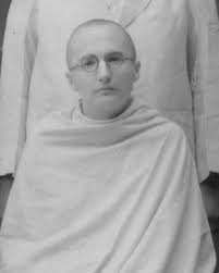 Swami Sadananda was born as Ernst-Georg Schulze in Germany in 1908. In the  early 1930s, he became a disciple of Shrila Bhaktisiddhanta Sarasvati,.  Sadananda first came in contact with the Gaudiya tradition
