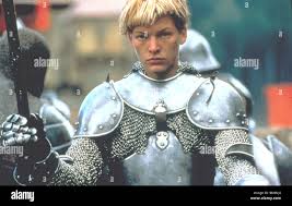 THE MESSENGER: THE STORY OF JOAN OF ARC (1999) JOAN OF ARC (ALT) MILLA  JOVOVICH JOAR 090 Stock Photo - Alamy