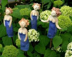35 Garten Dekorieren 7 Aussergewohnliche Deko Ideen Awesome Awesome Gartenstecker In 2020 Gartenfiguren Dekorieren Gartenskulptur