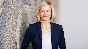 Beiträge zu festnahmen und gerichtsurteilen. Familienministerin Kampmann Eroffnet Die Festspiele Balver Hohle Chancen Nrw