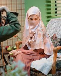 Solekan juga adalah perkara penting buat artis untuk tampil lebih cantik. 10 Potret Neelofa Adik Ipar Engku Emran