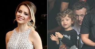 A cerimônia foi super íntima, sem. Sandy Is Excited Remembering The Couple S Time With Junior But Replaces Through Theo Tv Focus