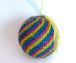 To access the free downloadable pattern for this fun knitted toy, please click on this link: Easy Knit Swirl Ball 3 Steps With Pictures Instructables