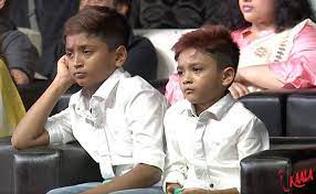 Check spelling or type a new query. How Cute Are Dhanush S Sons Yathra And Linga At The Audio Launch Of Their Grandfather Rajinikanth S Kaala Yathralinga Actor Dhanush Actors Sons