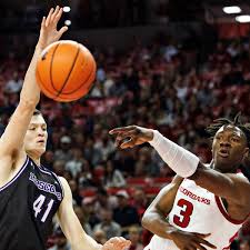 Arkansas's offense sparked by defense in routing of Lipscomb