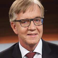 Bartsch verzichtete aber nicht auf seitenhiebe auf die spd. Alle Infos News Zu Dietmar Bartsch Rtl De Rtl De