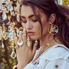 Tabitha Collier's Instagram, Twitter & Facebook