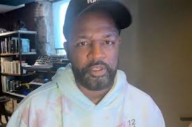 Musician David Ryan Harris Says American Airlines Accused Him of  Trafficking His Biracial Kids