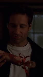 Mulder and Scully have us in a gift-giving mood 🥺