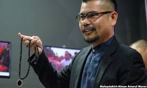 Setelah lama reda, kini nama datuk jamal md yunos kembali hangat di media massa. Isteri Datuk Jamal Md Yunus Almariki