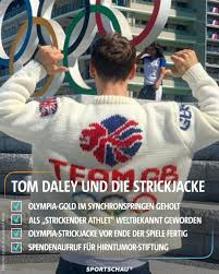 Britain's star olympic diver tom daley was so excited to finally win a gold medal, he knitted a special pouch for it so it wouldn't get damaged. Ch Kywsvllflhm