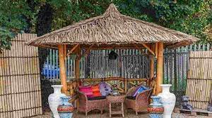 Kalau ingin merasakan suasana penginapan bergaya modern, kalian bisa pilih deluxe suite. Desain Saung Bambu Unik Untuk Halaman Rumah Yang Inspiratif Harapan Rakyat Online