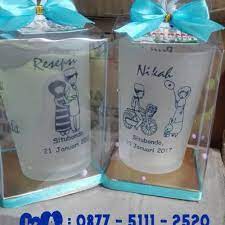 Bisa disablon foto anak atau karakter kartun kesukaan anak. Jual Souvenir Gelas Pernikahan Doff Pack Mika Murah Kota Surabaya Thyaz Souvenir Tokopedia