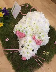 When requesting funeral flowers, you composing a sympathy card isn't easy. Sympathy And Funeral Flowers Sussex Call Us On 01903 214105