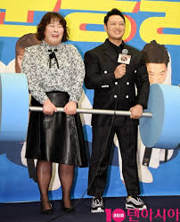 16일 첫 전파를 탄 sbs '골 때리는 그녀들'에는 개그우먼 선후배들로 결성된 fc개벤져스의 멤버로 개막식에 참석한 김민경, 오나미의 모습이 그려졌다. Ten Photoì–'ì¹˜ìŠ¹ ê¹€ë¯¼ê²½ ì˜¤ëŠ˜ë¶€í„° ìš´ë™ëš± í•œê²½ë‹·ì»´
