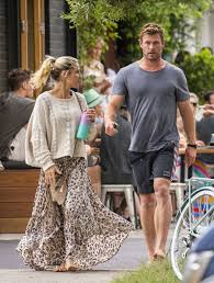 423 964 tykkäystä · 3 201 puhuu tästä. Elsa Pataky And Chris Hemsworth Out For Breakfast In Byron Bay 09 23 2020 Celebmafia