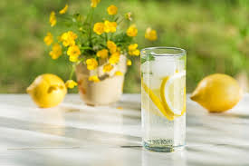 Pertama campur 1 sendok air lemon, 1 sendok teh madu, dan 2 putih telur. Begini Cara Benar Meracik Air Lemon Untuk Diminum Tiap Pagi