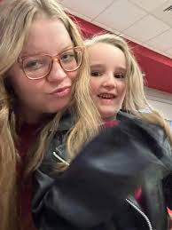 Hello! My name is Reagan. I'm a 19 year old who just finished my first year  of college in California, and I'm back home in Southern Utah for the  summer! I was