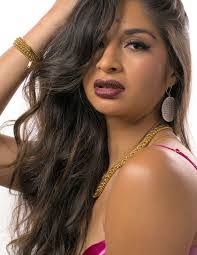 Jessica Strang's Instagram, Twitter & Facebook