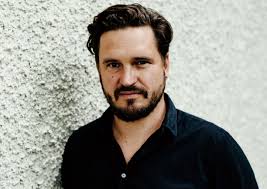 Kunstarbeiter mit Benefits