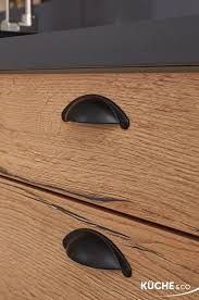 Kuchenzeile Landhauskuche In Alteiche Natur Alte Eiche Holzkuche Kuche Schwarz