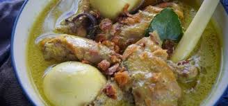 Katanya masakan opor atau gule/gulai yang enak itu adalah resep opor putih banjarmasin dengan rahasia bumbu opor putih yang khas dan ayam yang. Mau Bikin Lebaran Jadi Rame Cobain Resep Opor Ayam Bumbu Kuning