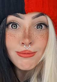 ᴹᵉᵍᵃⁿ (@meganmeltdown)’s video of Half Red Half Black Hair