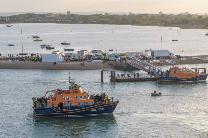 RNLI 'disappointed' with ports' communication over migrant rescue