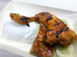 Santap ayam bakar bersama keluarga dirumah tak lengkap rasanya tanpa sambal yang pas dan enak dilidah. Seejontor Huaah Enaknya Ayam Bakar Sambal Super Pedas Di Kantin Dpr