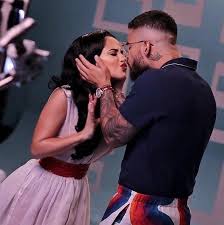 Transcripción x javi29 para www.acordesdcanciones.com. El Beso De Maluma Y Becky G Enloquece A Los Fanaticos Inter Honduras