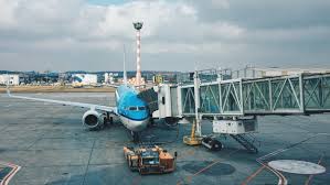 Liniile expres 780 și 783 ale stb deservesc și orașul otopeni, deși rolul lor principal este de a face legătura unor obiective din bucurești cu aeroportul henri coandă. Cum Ajungi De La Aeroport In BucureÈ™ti FÄƒrÄƒ SÄƒ AÈ™tepÈ›i Metroul PrimÄƒriei