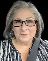 Donna Wojcik's Instagram, Twitter & Facebook