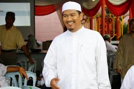 Последние твиты от ustaz ahmad dusuki abd rani (@ustahmaddusuki). Ini Punca Sebenar Mais Gantung Tauliah Ustaz Ahmad Dusuki