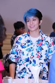 Gil lê khiến fan 'đứng ngồi không yên' bởi vẻ ngoài khác lạ với tóc dài. Gil Le Toc Xanh Ná»•i Báº­t Gay Chu Y Ben Cáº¡nh HÆ°Æ¡ng Giang Idol