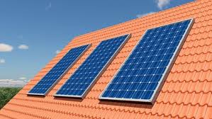 Photos Illustrations Et Videos De Energie Renouvelable Panneaux Solaires Sur Toit Energie Renouvelable Maison