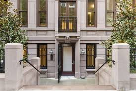 Developer Joseph Chetrit Is Selling Three Adjacent Upper East Side Townhouses Townhouse Nyc Townhouse Nyc Street