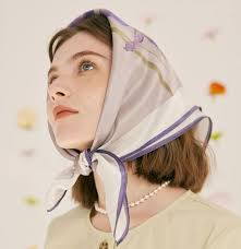 Desain Kustom MOQ Rendah Pencetakan Digital 100% Syal Sutra Dilipat Tangan