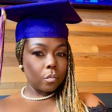 Sweet Tea talks so much 💩 about the ladies in her Youtube reviews outside  of Contessa. She continues to call them old, said they're jealous of her  because she's new blood on