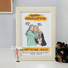 Jika anda mencari kado ulang tahun untuk sahabat yang murah, memilih lilin aromaterapi adalah jawaban yang cukup cemerlang. Pin Oleh Erlaitupa Di Work Kreatif Hadiah Wisuda Ide Hadiah