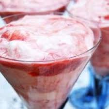 Mousse A La Rhubarbe Et Aux Fraises Pour 6 Personnes Recettes Elle A Table Recette Rhubarbe Mousse Fraise Recettes De Cuisine