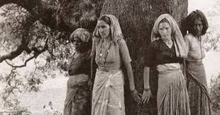 The Chipko Movement Or Chipko Andolan Was Primarily A Forest Conservation Movement In India That Began In 1973 And Went On To Be Alte Fotos Fotos Vintage Fotos