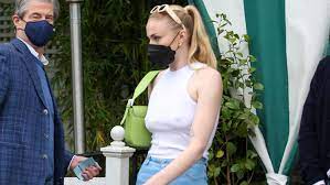 Sophie Turner Wore Jeans With the Biggest Pockets For Date Night With  Husband Joe Jonas