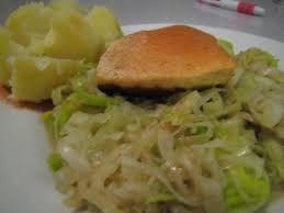 Lorsque je réalise une recette comme la terrine aux deux saumons, j'adore ajouter une petite sauce d'accompagnement. Saumon A L Unilaterale Et Aux Poireaux D Apres Cyril Lignac Cuisine By Mutante