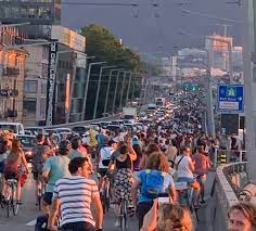 Die cm ist für alle menschen auf dem velo. Critical Mass Zurich Criticalmasszh Twitter