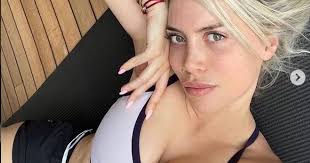 Maybe you would like to learn more about one of these? Wanda Icardi Spielerfrau Von Psg Star Sauer Wegen Bikini Zensur