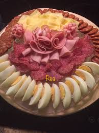 Misa Oblozeny Tanier Kreativne Gastro Fb Pestrelahodky Food Garnishes Food Trays Food Platters