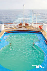 Kolam Renang Terbuka Serta Kolam Splash Ini Berada Di Atas Kapal Pesiar Superstar Gemini Star Cruises Dilengkapi Dengan Dua Kolam Jacuzzi Kolam Renang Pesiar