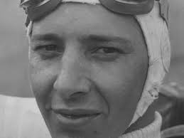 Schneider survives '500' demolition derby