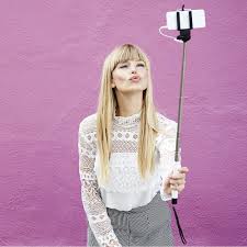 C'est le seul mot qui nous vient à l'esprit quand on regarde la sélection de photos que ce n'est pas que la frange va à certaine personne et pas à d'autre, c'est surtout que chaque morpho a droit à son type de. La Frange Fait Son Retour Coupe Cheveux Mi Longs