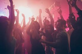 La boite de nuit captain's cabin à le mans vous propose une ambiance à la fois animée et brûlante, dans un lieu classe et moderne, pour une nuit mémorable. Discotheque Avec Soirees A Themes A Villefranche Sur Saone Discotheque Les Coulisses